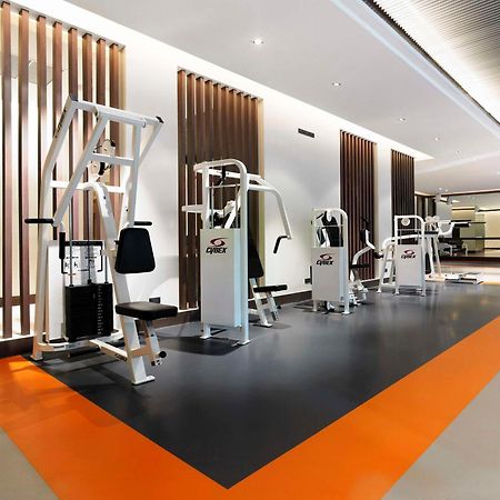 Anantara Riverside Bangkok Resort Dış mekan fotoğraf The gym at the hotel