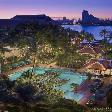 Anantara Riverside Bangkok Resort Dış mekan fotoğraf The Royal Pool at The Royal