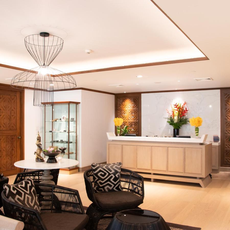 Anantara Riverside Bangkok Resort Dış mekan fotoğraf The reception area of the Thai First Class Lounge at Suvarnabhumi Airport