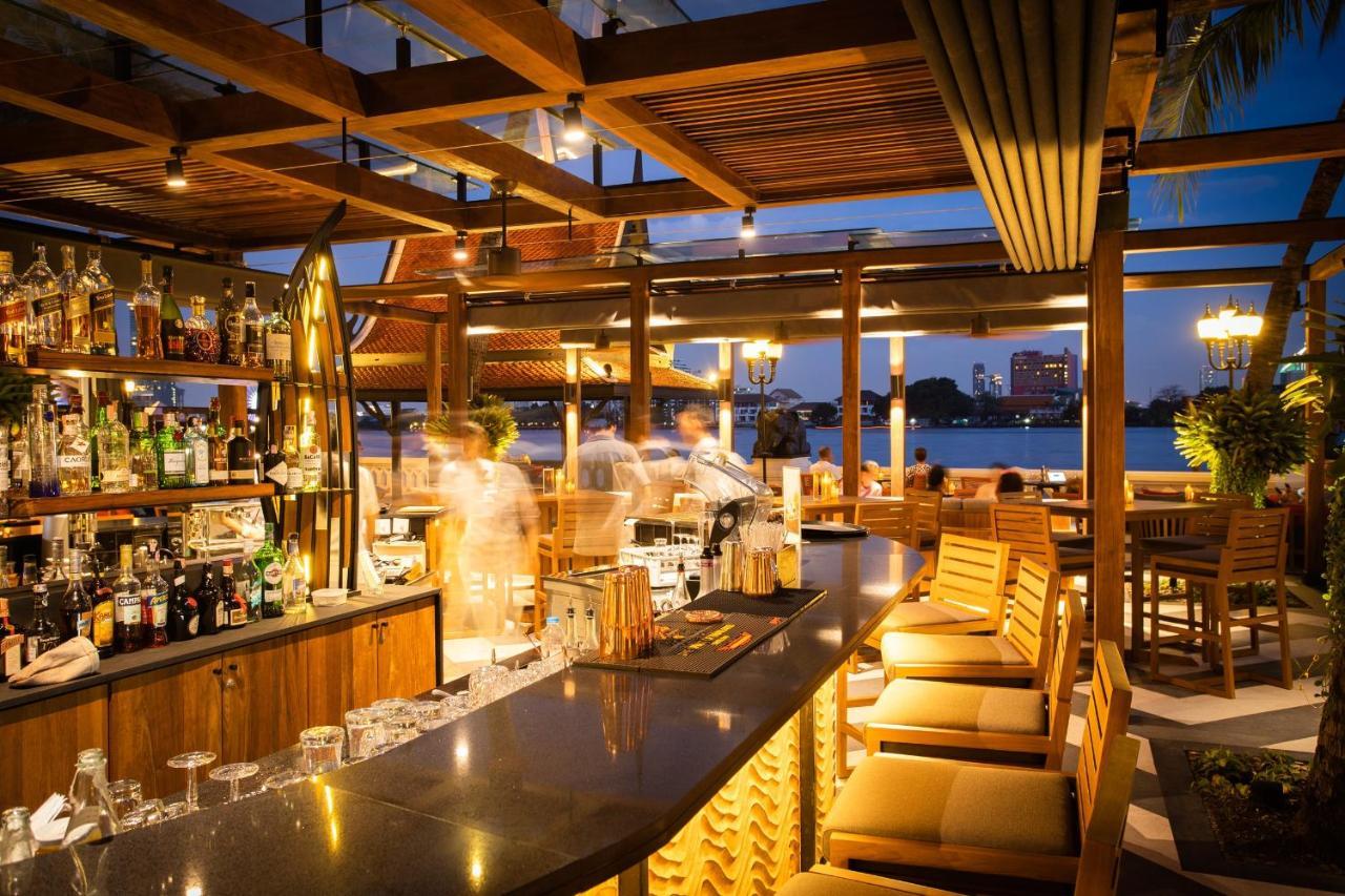 Anantara Riverside Bangkok Resort Dış mekan fotoğraf The bar at the top of the Standard East Village