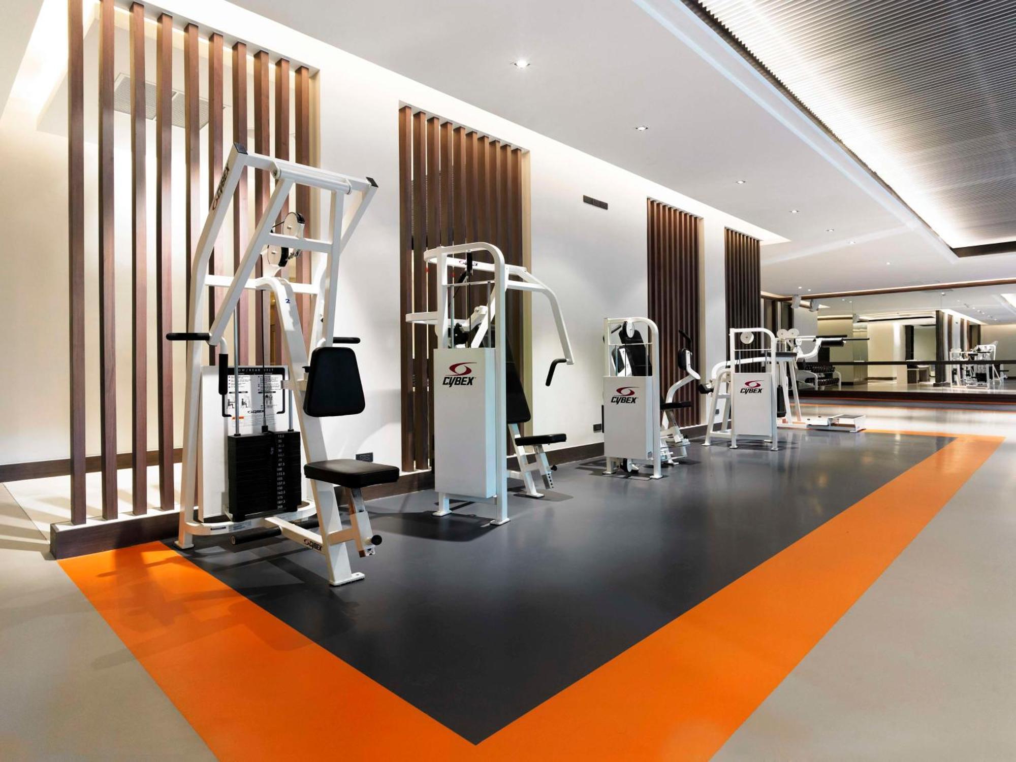 Anantara Riverside Bangkok Resort Dış mekan fotoğraf The gym at the hotel