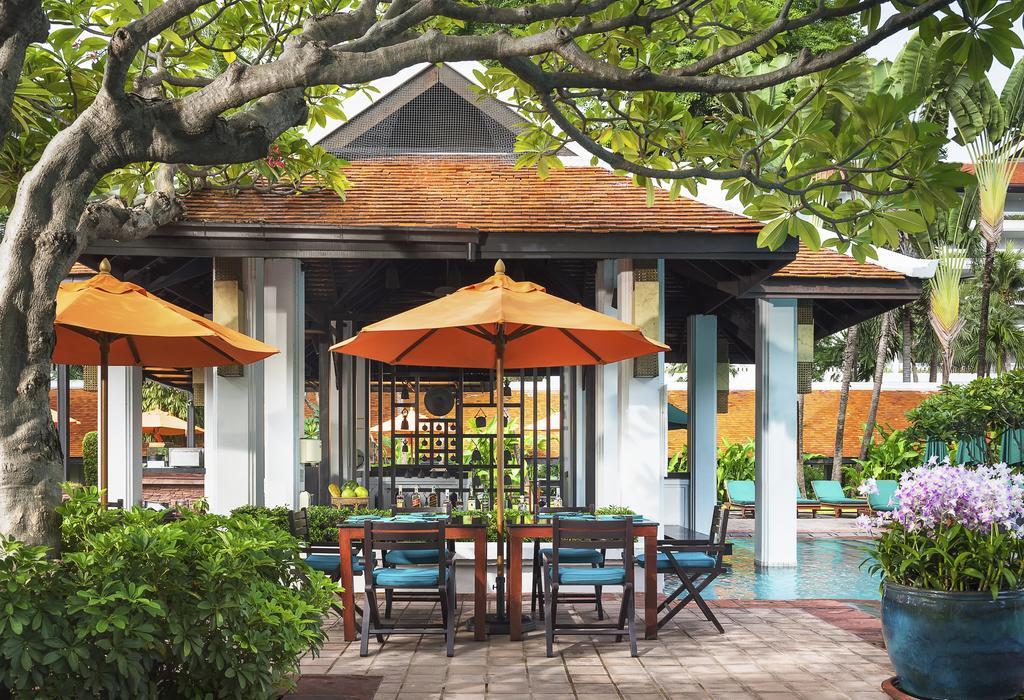 Anantara Riverside Bangkok Resort Dış mekan fotoğraf The Pool Bar